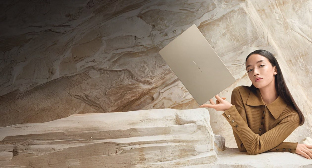 Laptop Asus ZenBook A14 UX3407NA-QD132WS thiết kế siêu nhẹ màu be