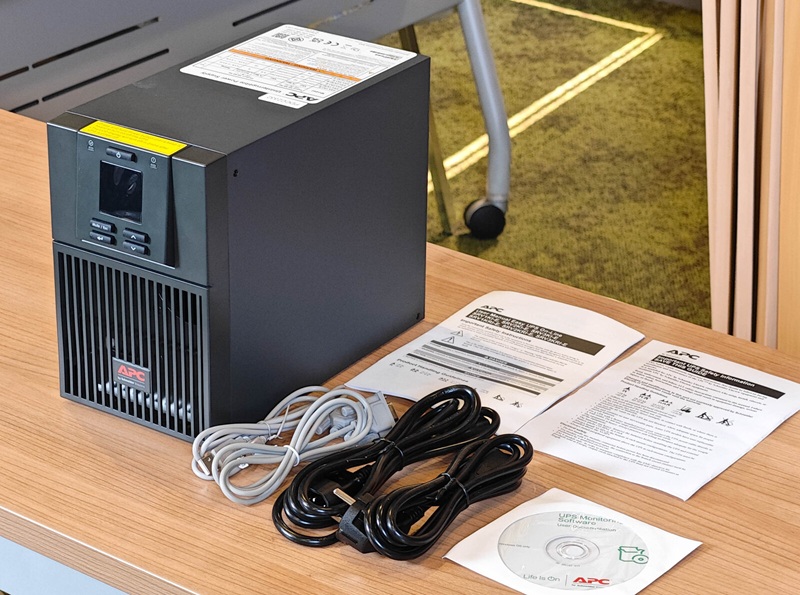 UPS Online APC Easy UPS SRV1KI-E 1000VA 900W