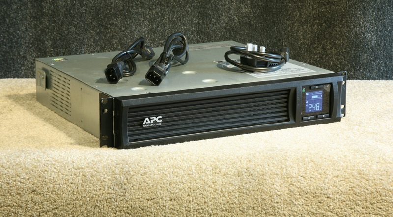 Thiết kế rackmount APC Smart-UPS C SMC1000I-2UC