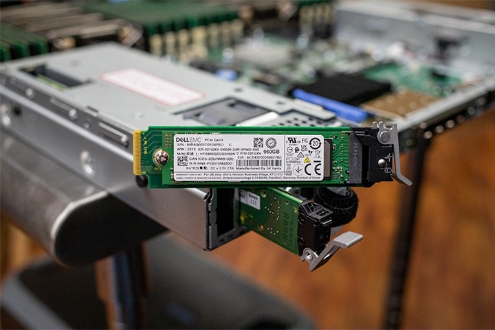 Máy chủ Dell PowerEdge R660 với SSD NVME