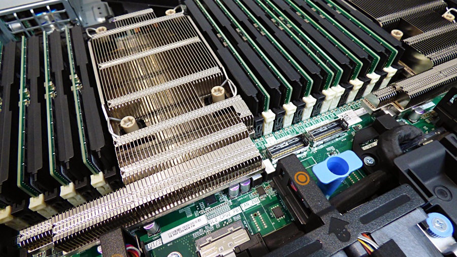 Dell R660 hỗ trợ 32 khe RAM DDR5