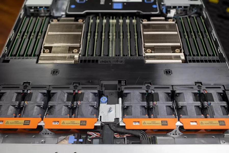 Thiết kế bên trong Dell PowerEdge R660