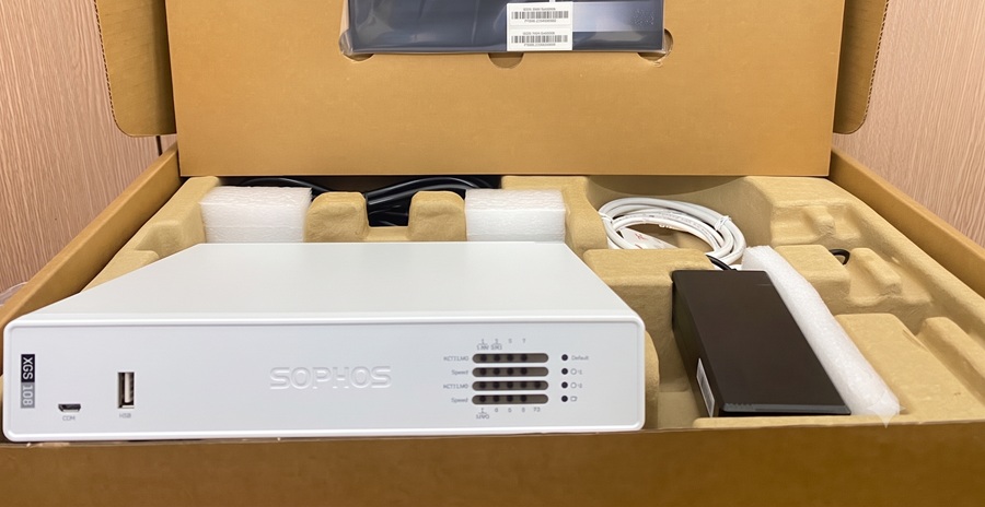 Thiết bị tường lửa Sophos XGS 108