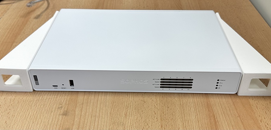 Thiết bị tường lửa Sophos XGS 118