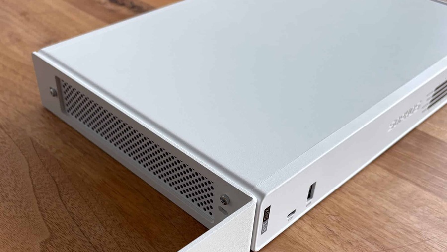 Thiết bị tường lửa Sophos XGS 128
