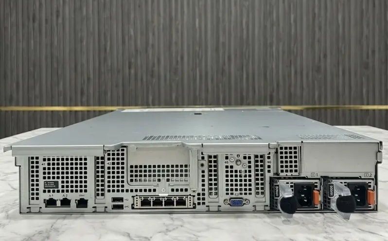 Cổng sau và nguồn Server Dell R760xa