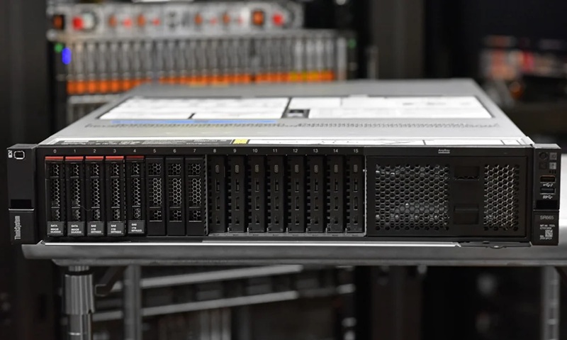 Thiết kế và khay ổ cứng Máy chủ Lenovo ThinkSystem SR655