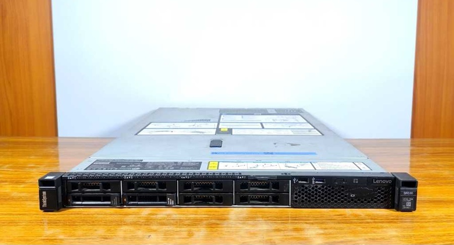 Thiết kế và bố trí khay ổ đĩa Lenovo ThinkSystem SR530 8SFF