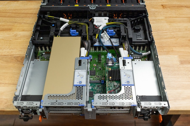 Linh kiện bên trong Lenovo ThinkSystem SR650