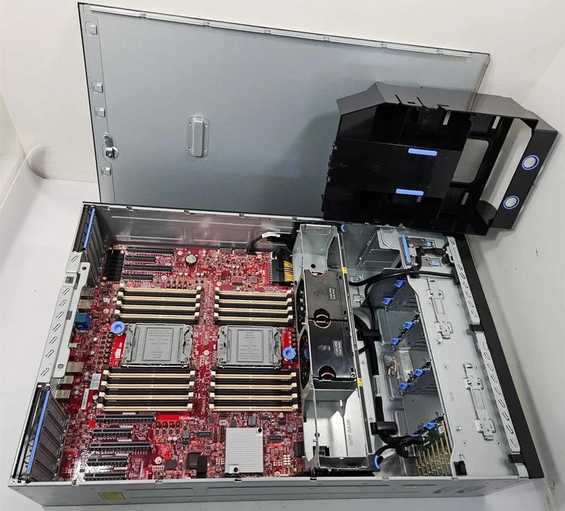 Linh kiện bên trong Lenovo ThinkSystem ST650 V3